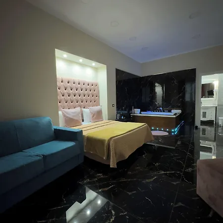فندق مبيت وإفطار My Luxury نابولي